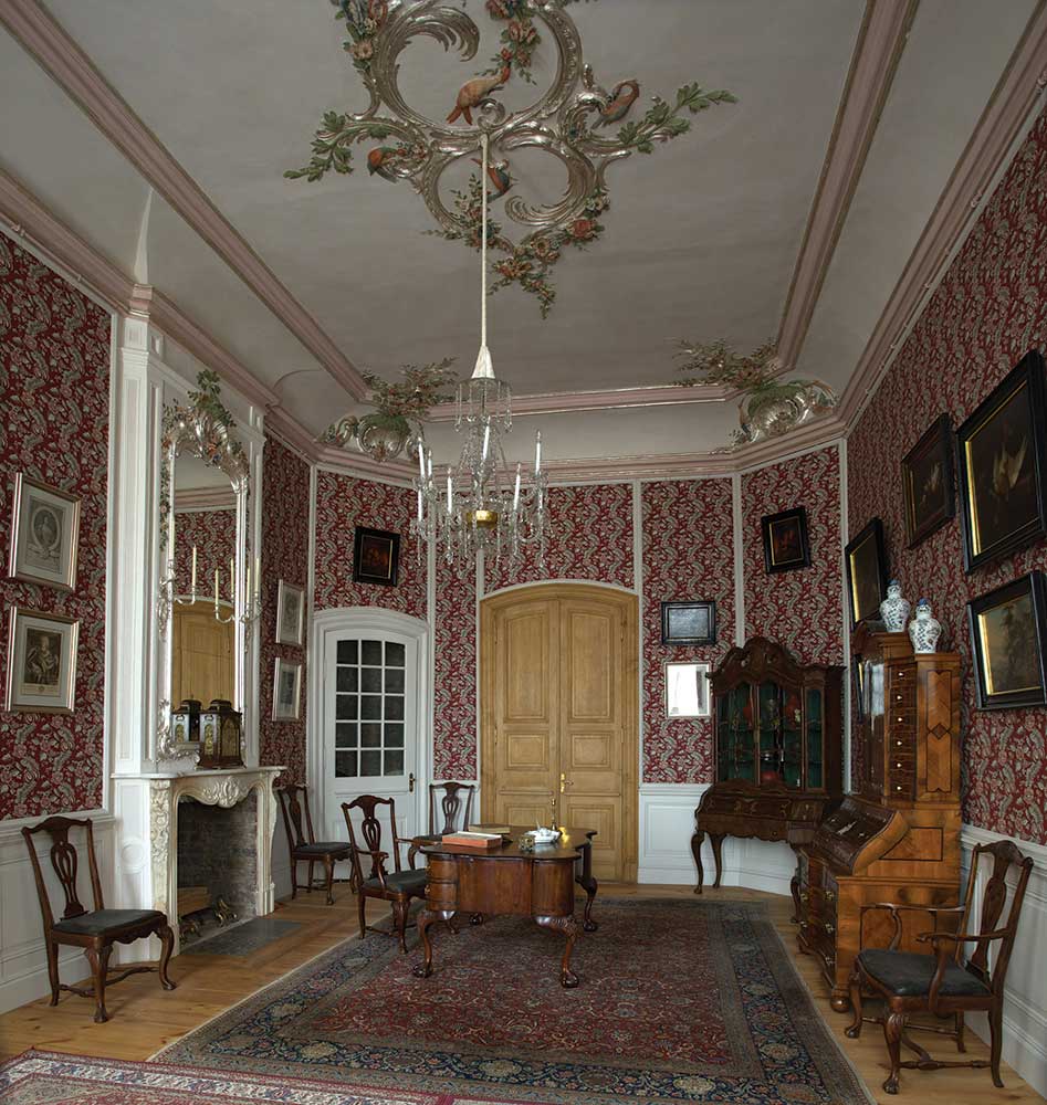 Первый рабочий кабинет герцога – воображаемая среда герцога Эрнста Иоганна.