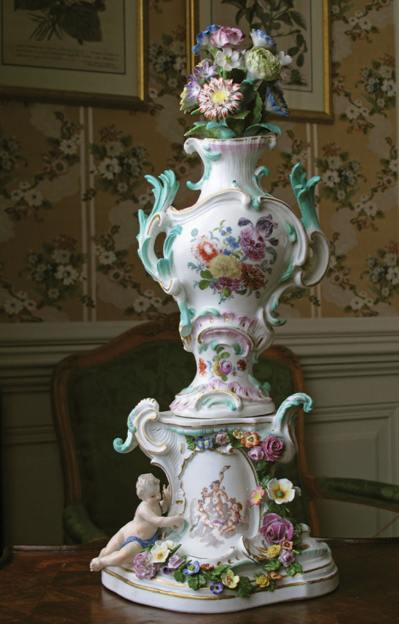 Декоративная ваза в будуаре герцогини.